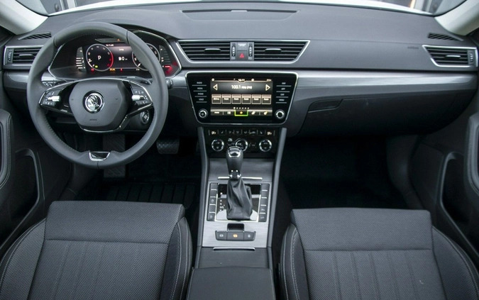 Skoda Superb cena 172000 przebieg: 5, rok produkcji 2024 z Brusy małe 407